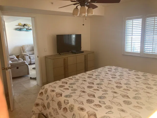 Unit 102 photo 5