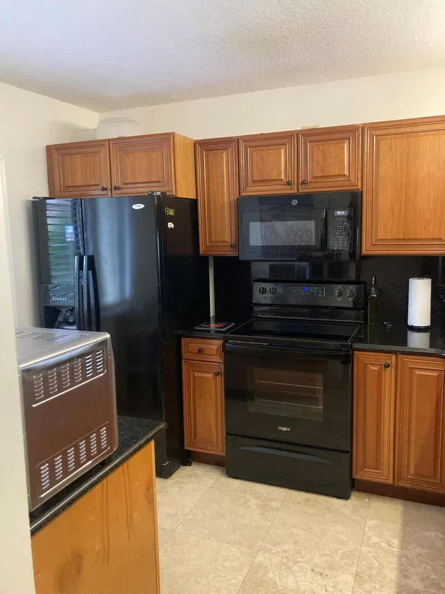 Unit 102 photo 11