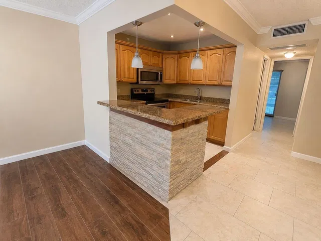 Unit 308 photo 6