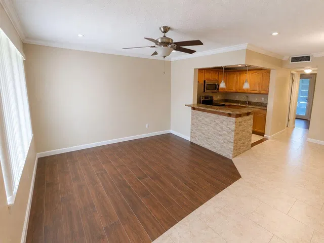Unit 308 photo 7