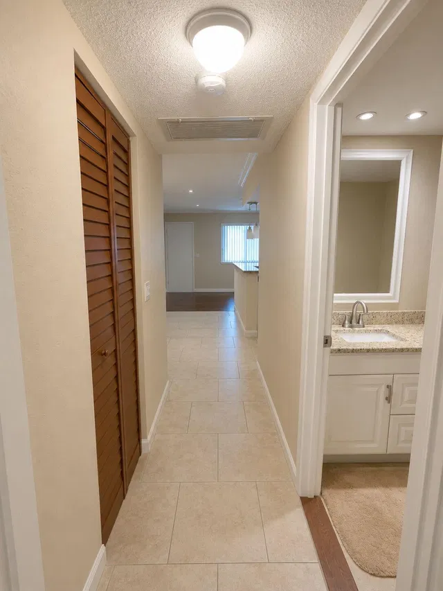Unit 308 photo 9