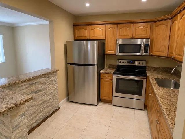 Unit 308 photo 11