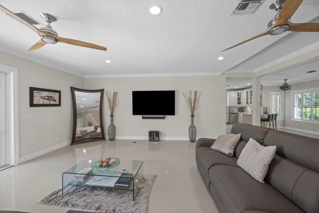 Residence photo 25