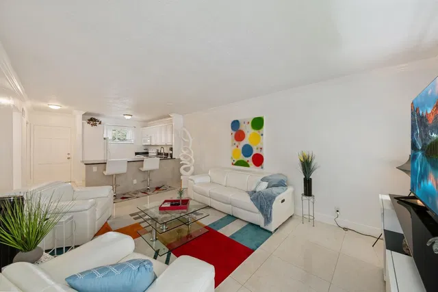 Unit 206 photo 5