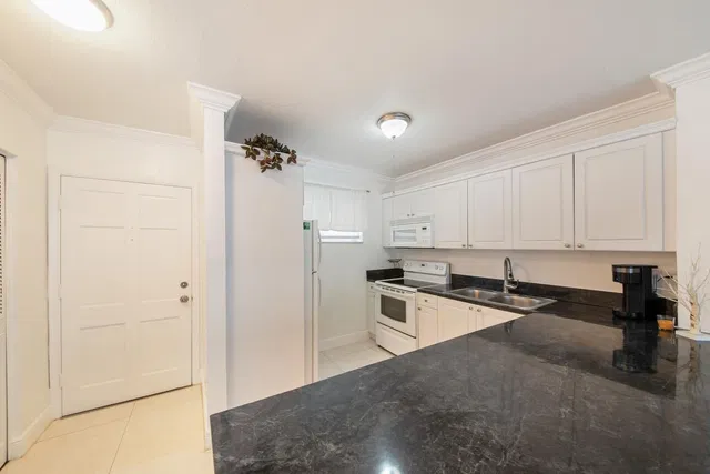 Unit 206 photo 6