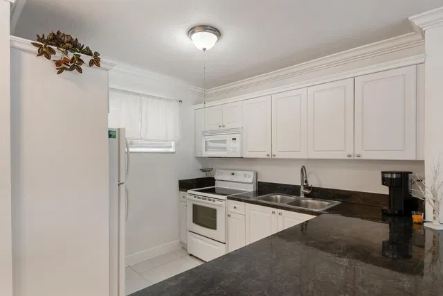 Unit 206 photo 7