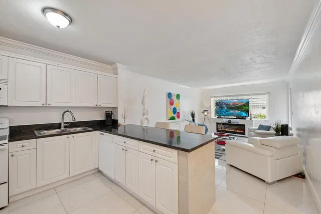 Unit 206 photo 9
