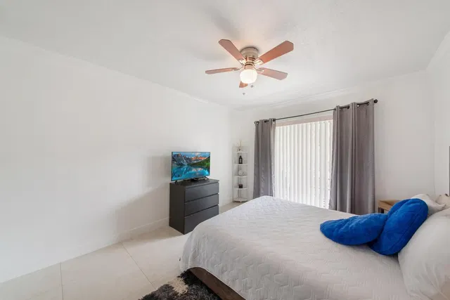 Unit 206 photo 13