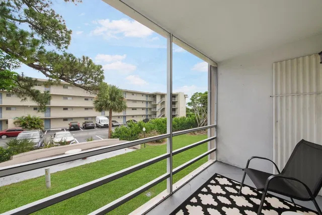 Unit 206 photo 15