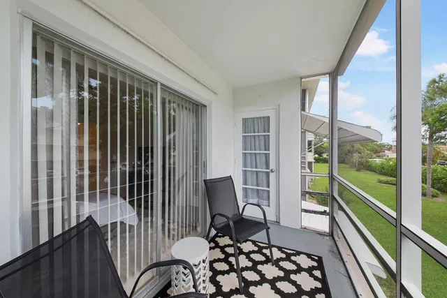 Unit 206 photo 16