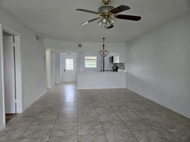 Unit 2140 photo 4