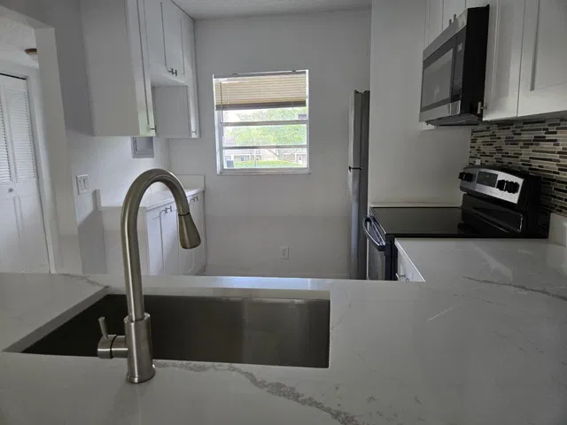  Unit 2140 photo 6