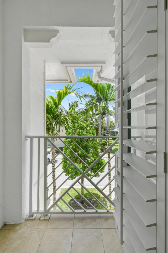  Residence photo 30