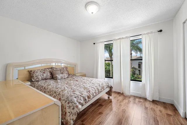 Residence photo 24
