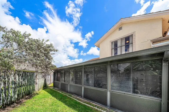 Residence photo 32