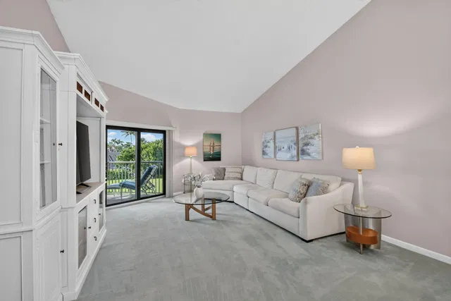Unit 204 photo 3