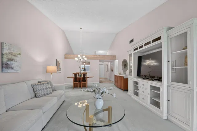 Unit 204 photo 4