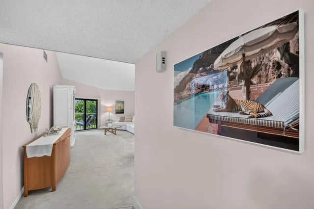 Unit 204 photo 10