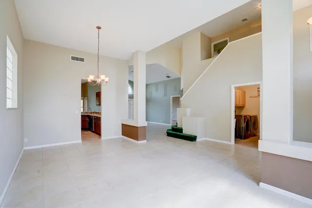  Residence photo 9
