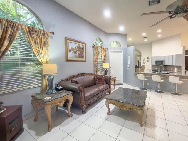  Residence photo 4