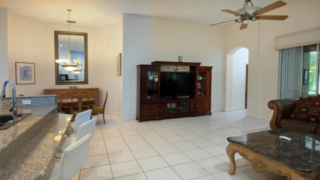  Residence photo 6