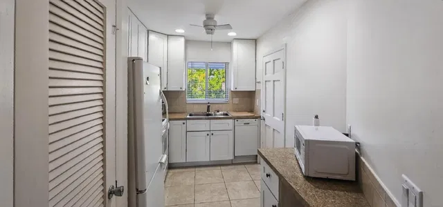 Unit 206 photo 5