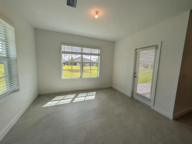 Residence photo 8