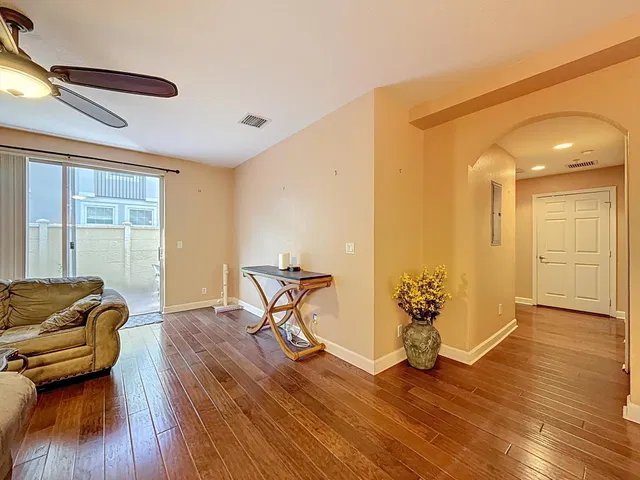 Residence photo 30