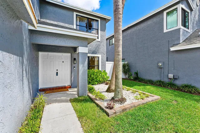 Residence photo 3