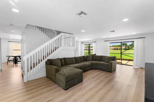 Residence photo 12