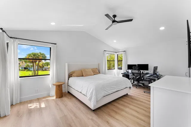 Residence photo 18