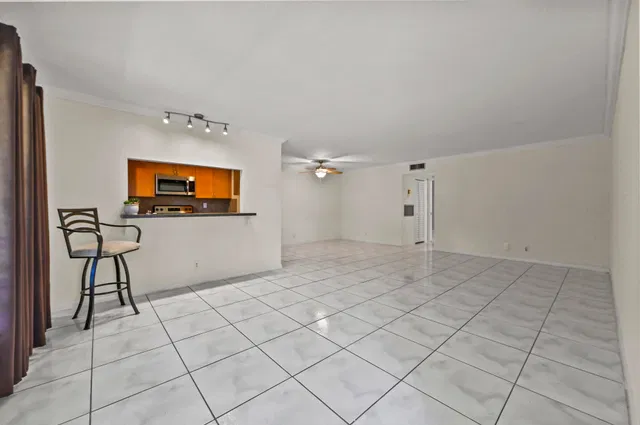 Unit C photo 7