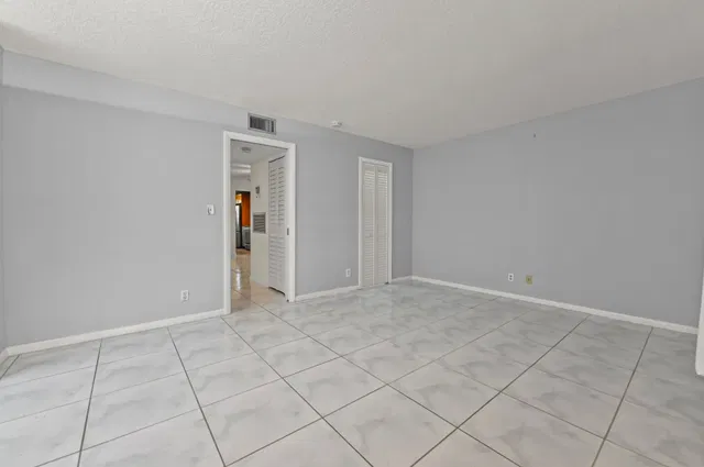 Unit C photo 14