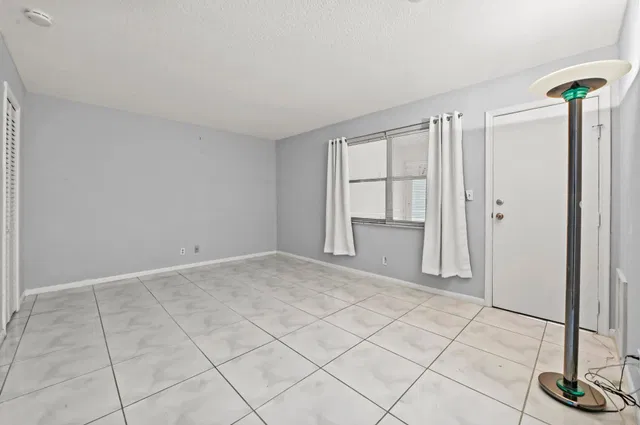 Unit C photo 15