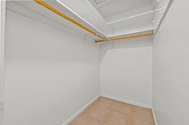 Unit C photo 17