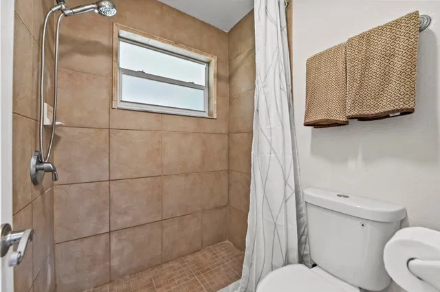 Unit C photo 19
