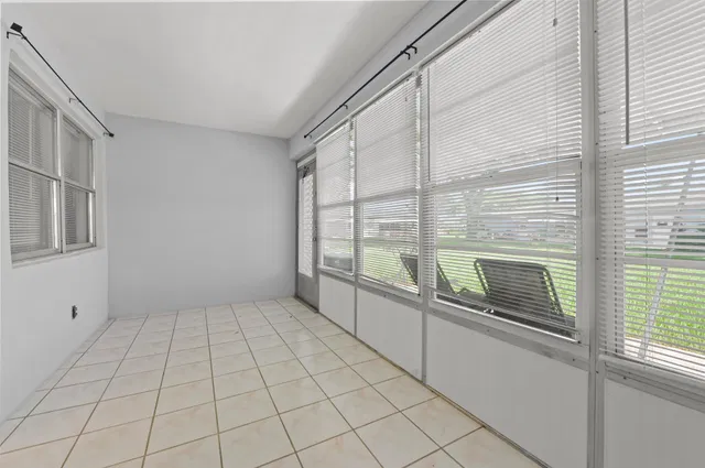 Unit C photo 21