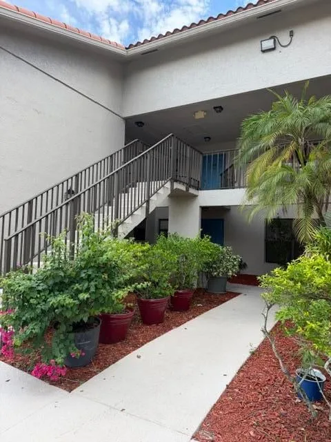 Unit B photo 2