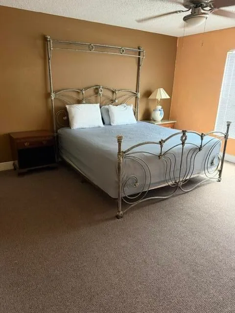 Unit B photo 11