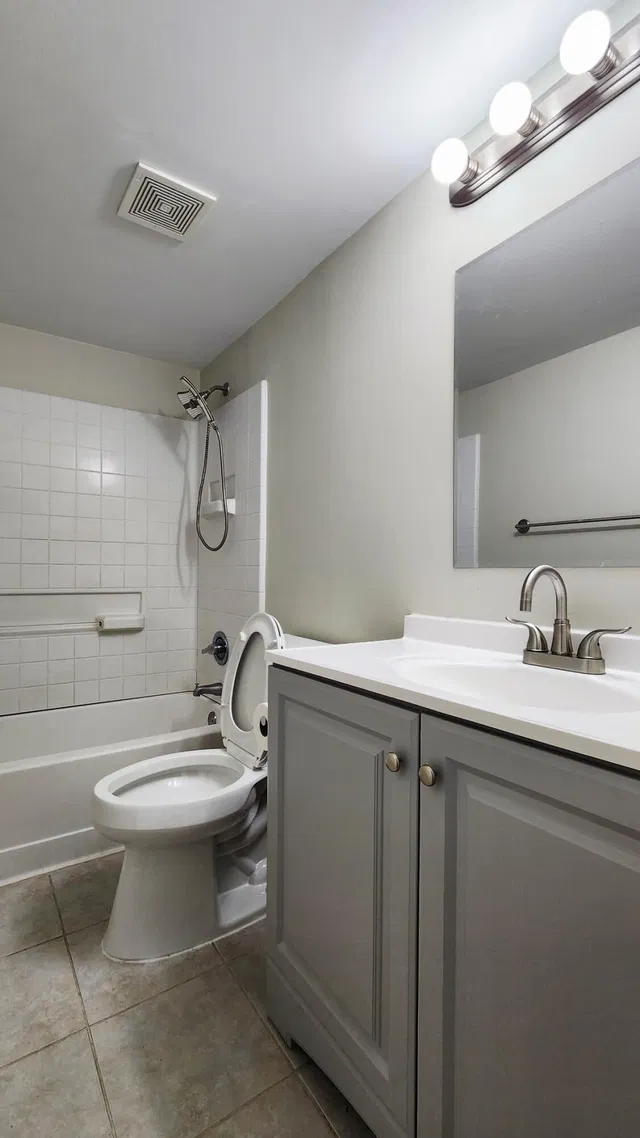 Unit D36 photo 11