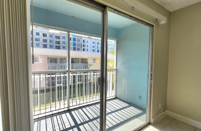 Unit D36 photo 13