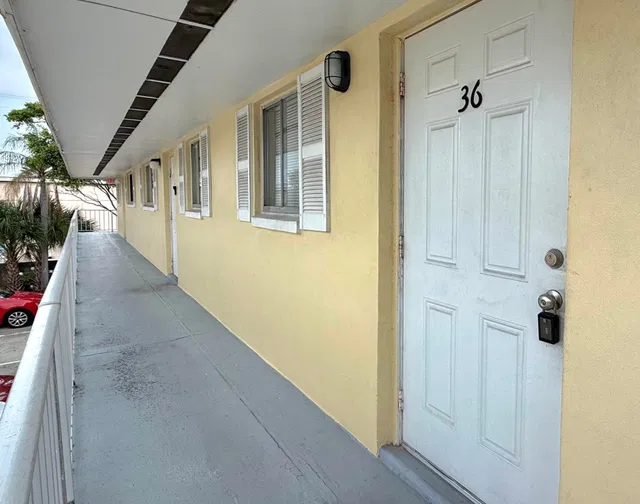 Unit D36 photo 15