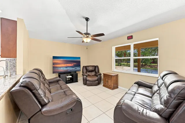Residence photo 12