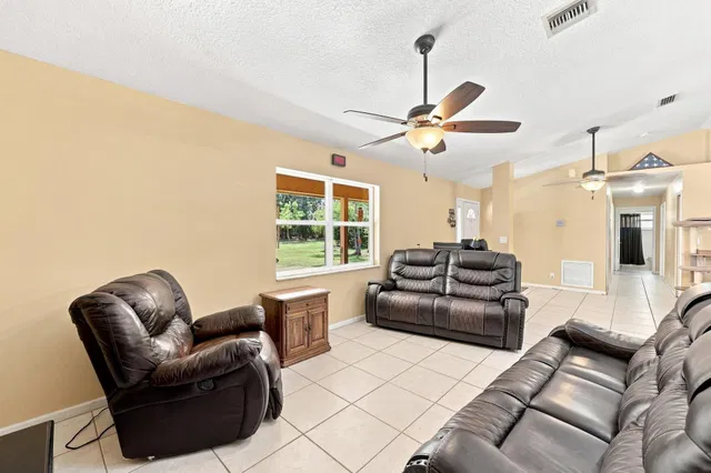 Residence photo 14