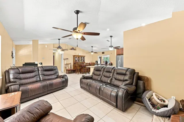 Residence photo 16