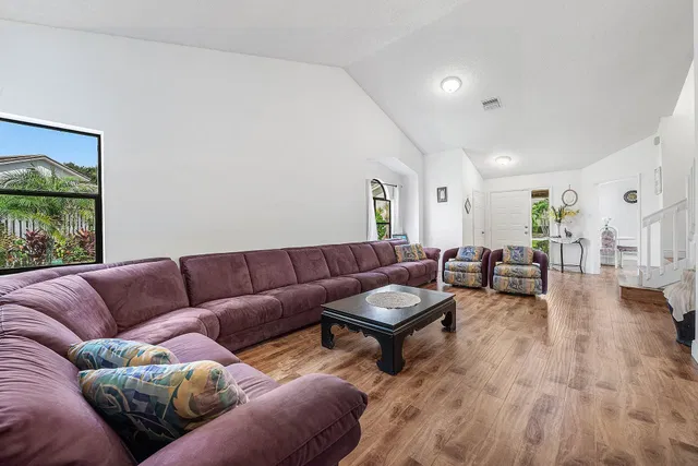  Residence photo 7