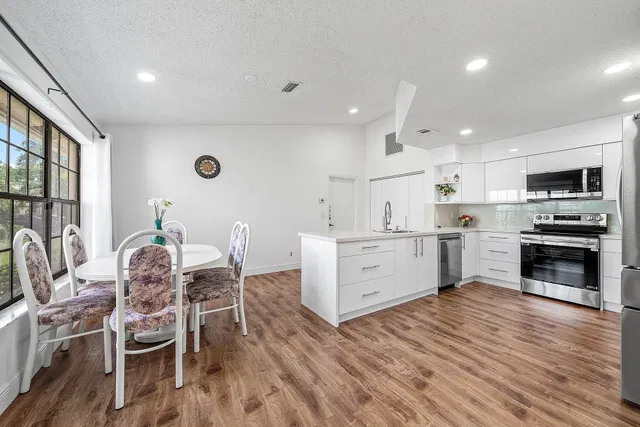  Residence photo 8