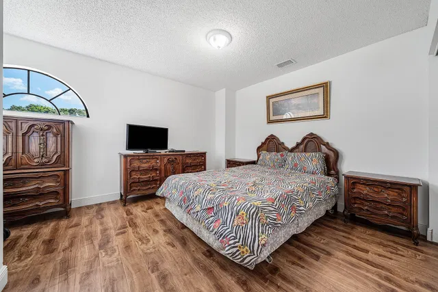  Residence photo 22