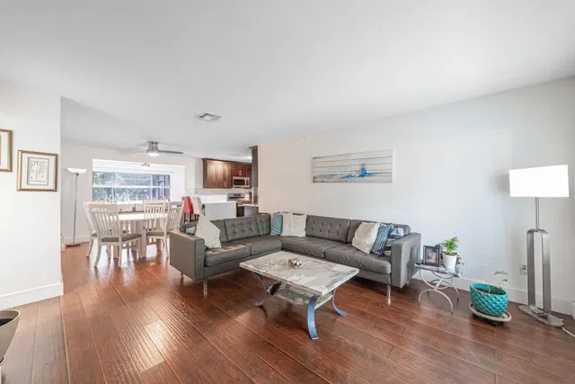 Residence photo 9