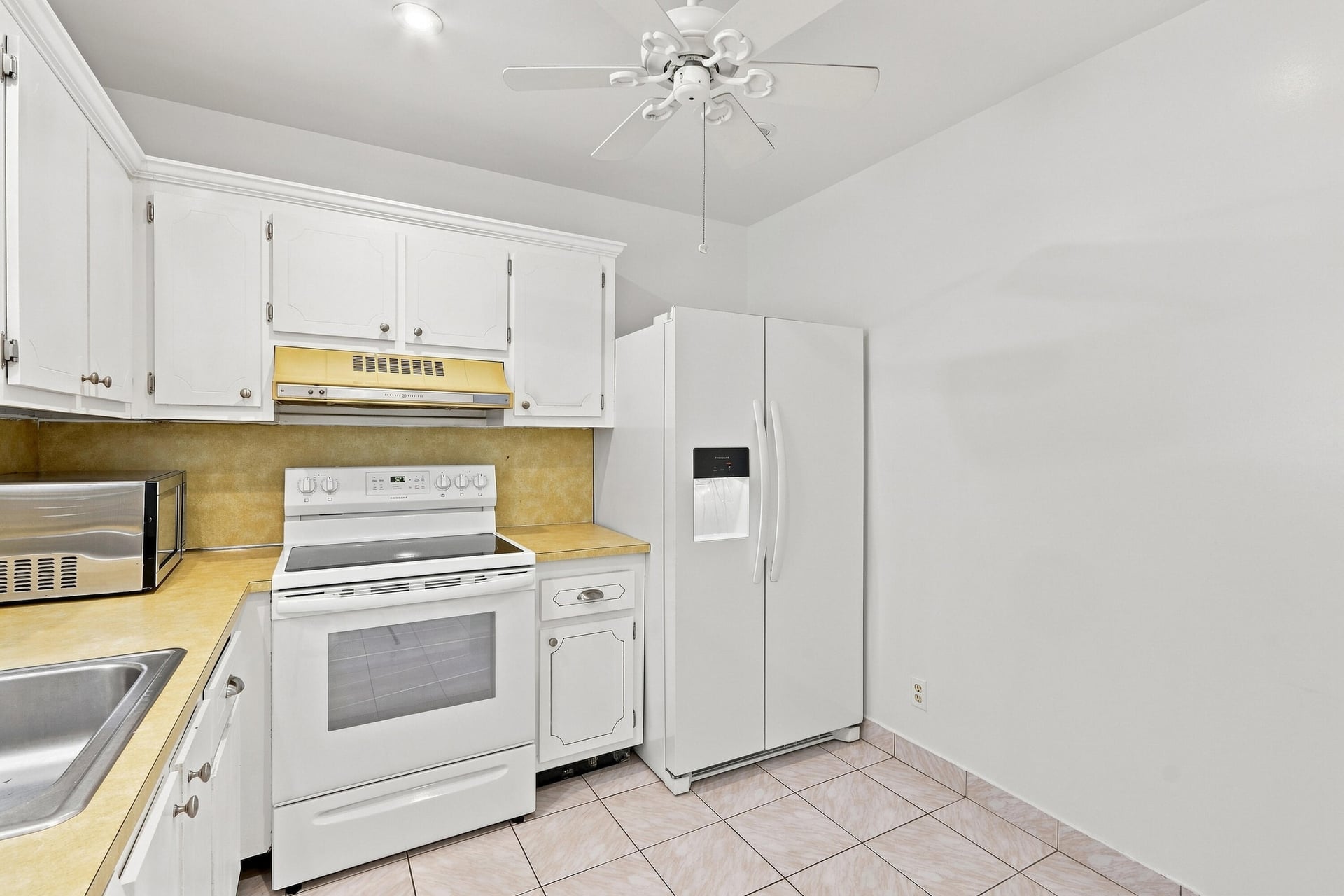 Unit 137 photo 9